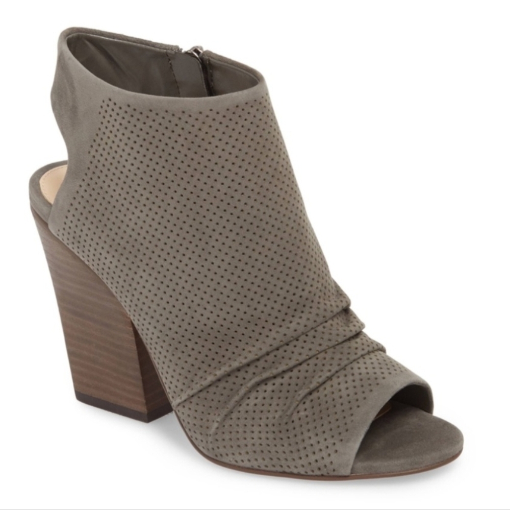 Vince Camuto Kentvi Taupe Grey Block Heel Open Toe Bootie Suede Size 9.5 western
